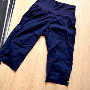 Lululemon cropped bottoms